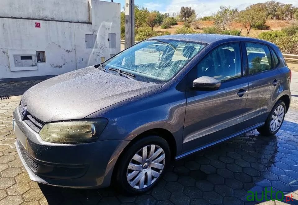 2013' Volkswagen Polo photo #1