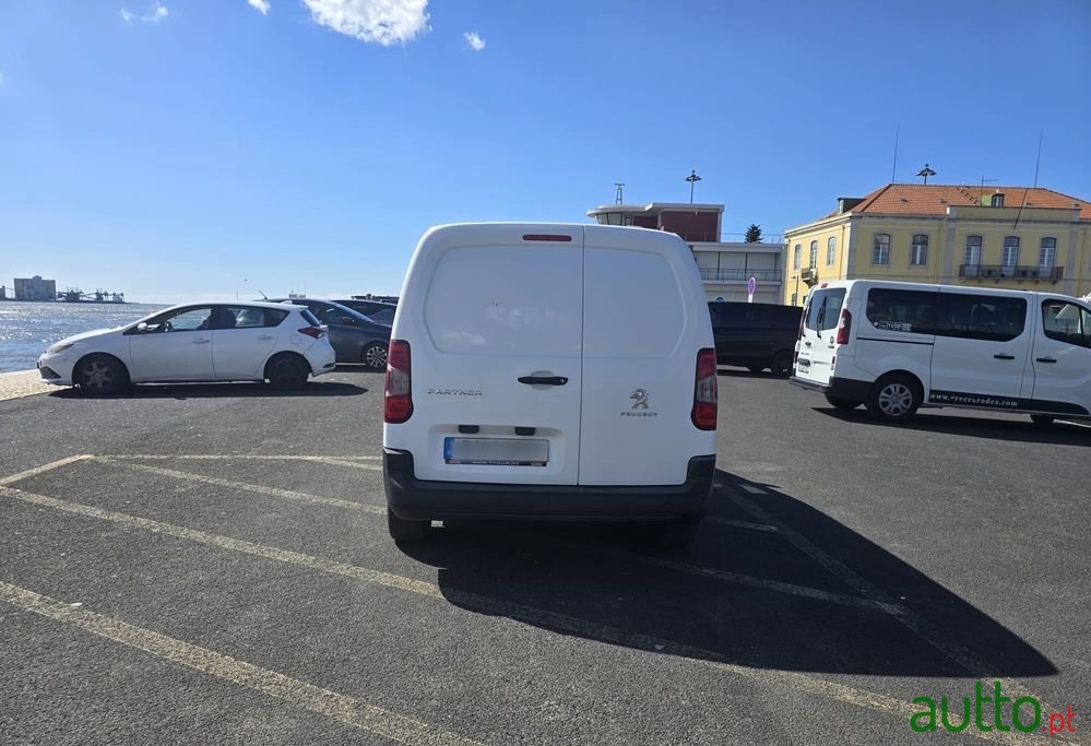 2019' Peugeot Partner photo #2