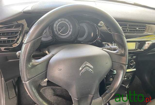 2011' Citroen C3 photo #3