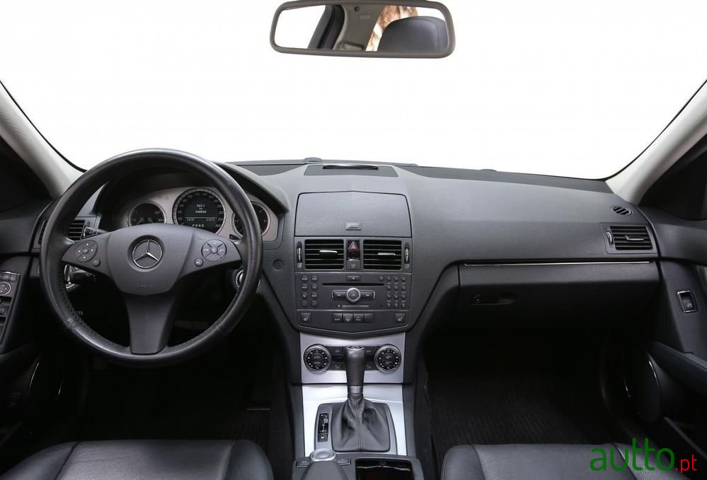 2008' Mercedes-Benz Classe C photo #6