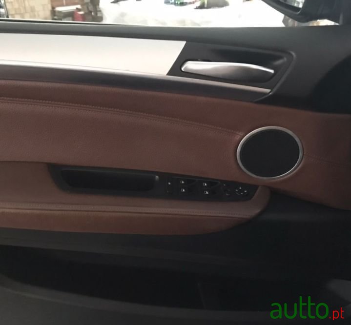 2011' BMW X5 photo #6