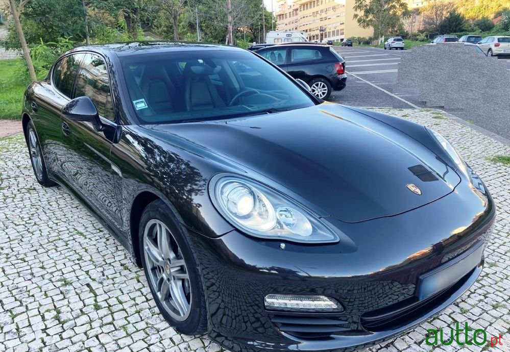 2013' Porsche Panamera Platinum Edition photo #1