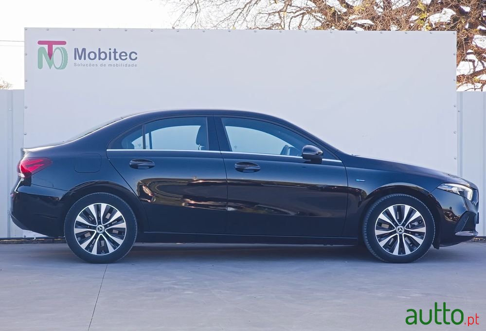 2021' Mercedes-Benz Classe A E Progressive photo #3