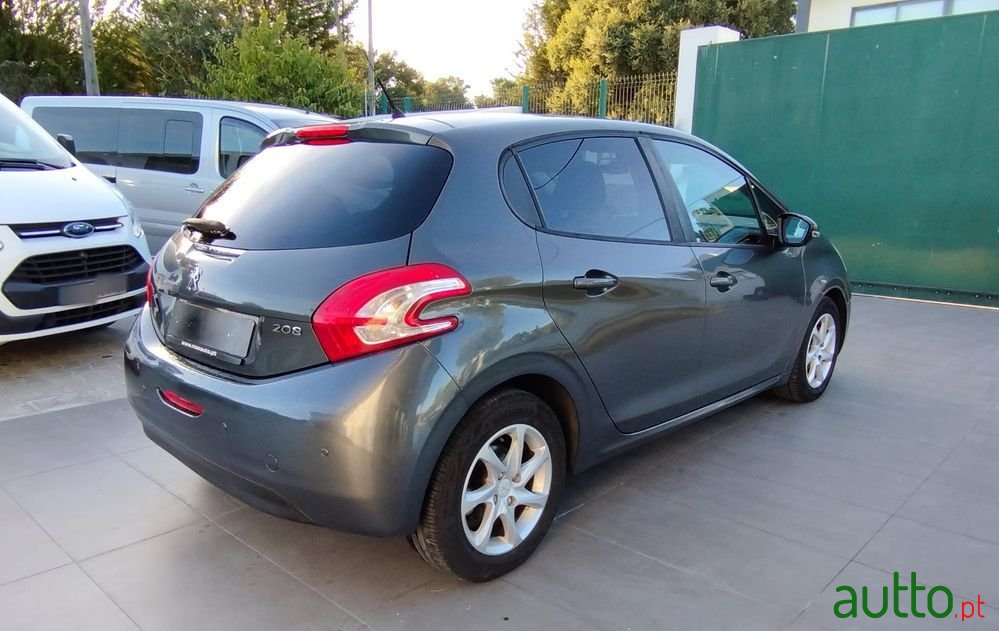 2012' Peugeot 208 photo #3