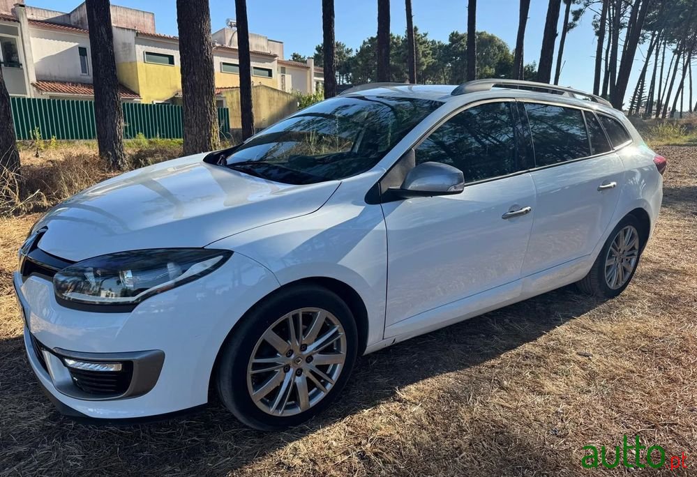 2015' Renault Megane Sport Tourer photo #1