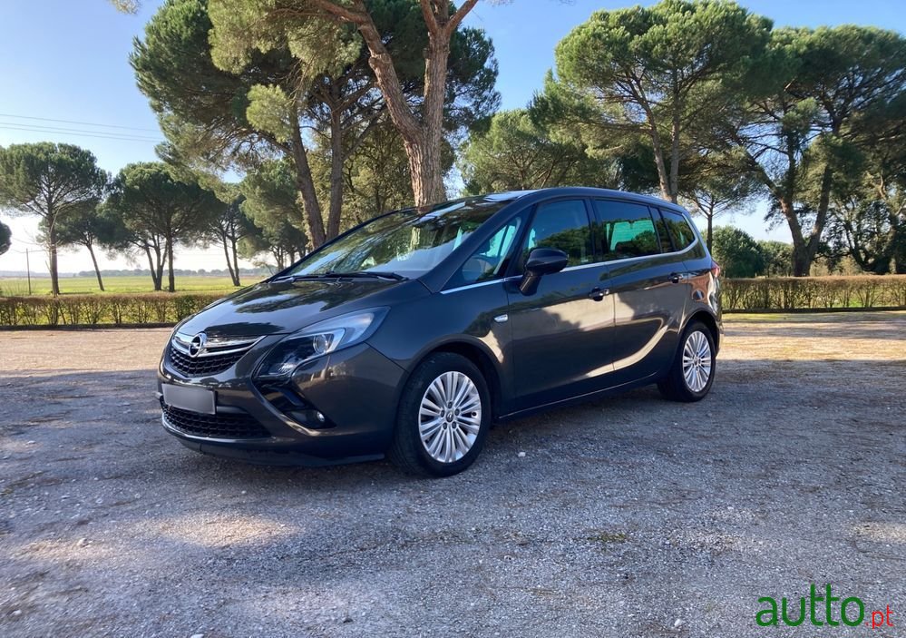 2016' Opel Zafira photo #1