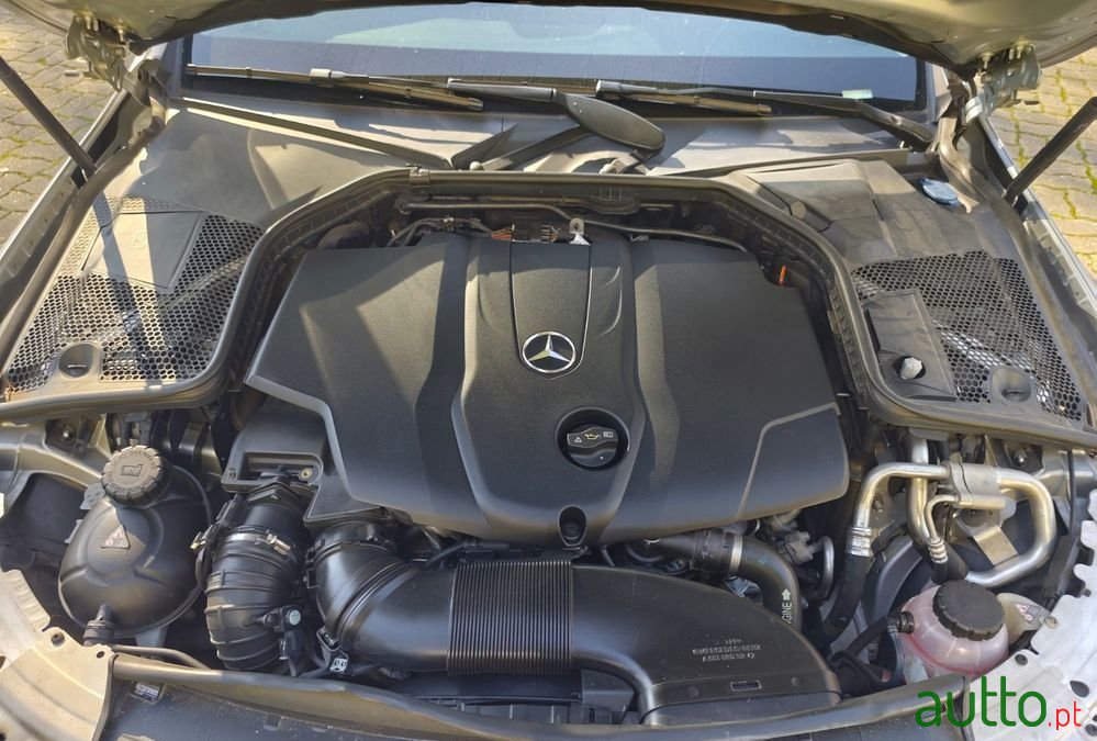 2017' Mercedes-Benz Classe C photo #3