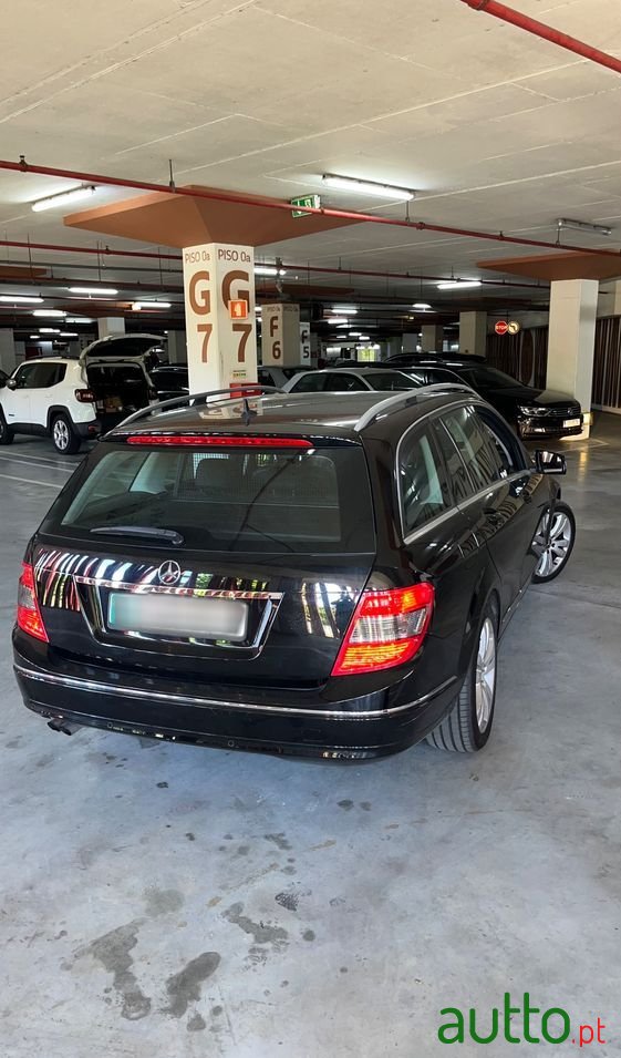 2010' Mercedes-Benz Classe C photo #3