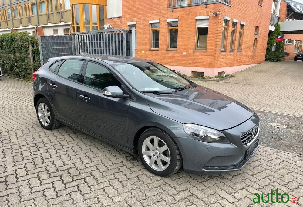 2013' Volvo V40 D2 photo #6