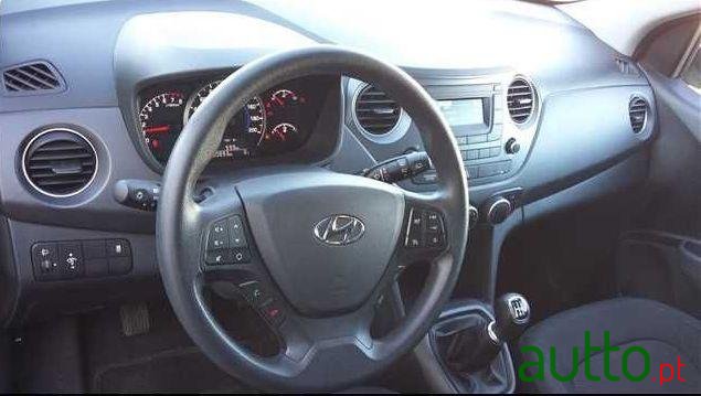 2017' Hyundai i10 1.0 Comfort photo #2