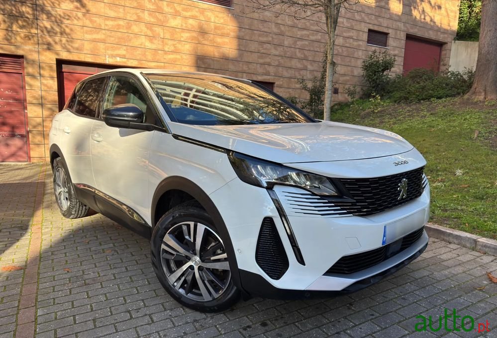 2023' Peugeot 3008 photo #1