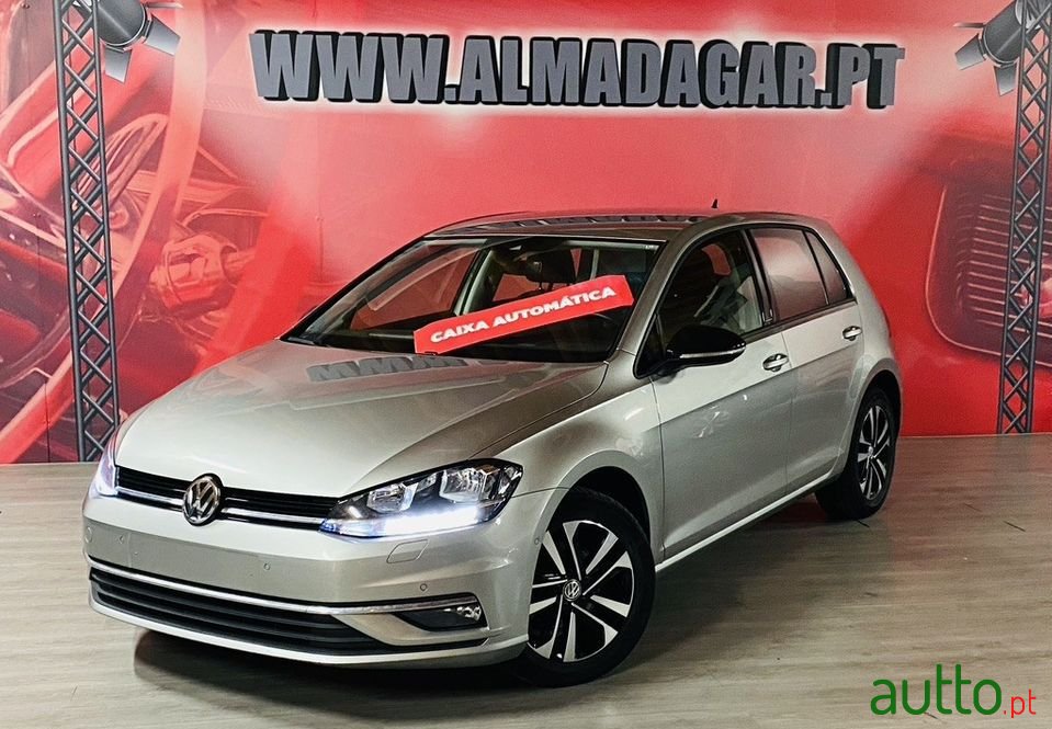 2019' Volkswagen Golf photo #1