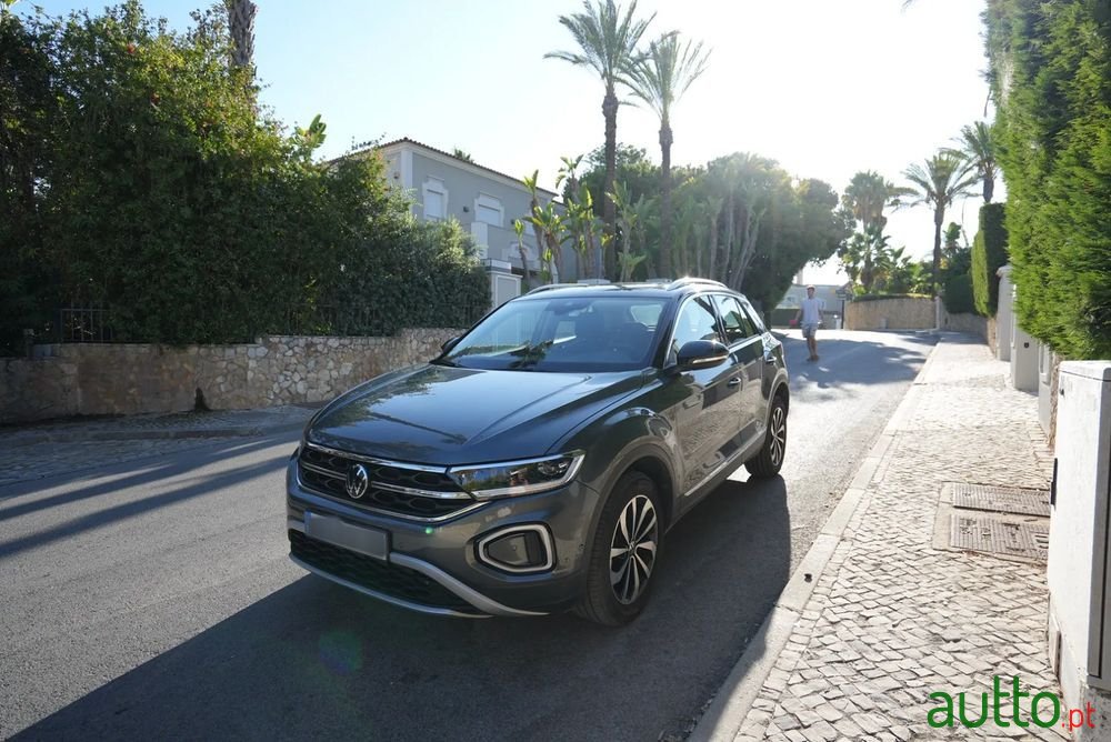 2023' Volkswagen T-Roc photo #5