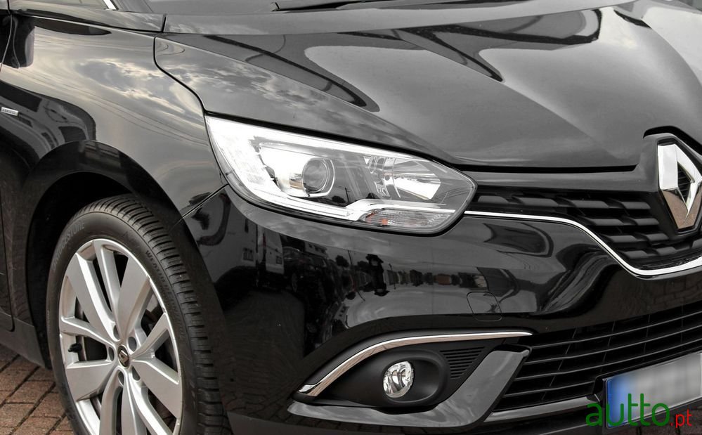 2020' Renault Grand Scenic photo #2