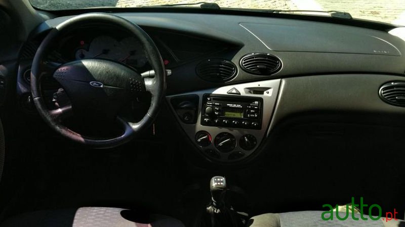 2000' Ford Focus Sw photo #3
