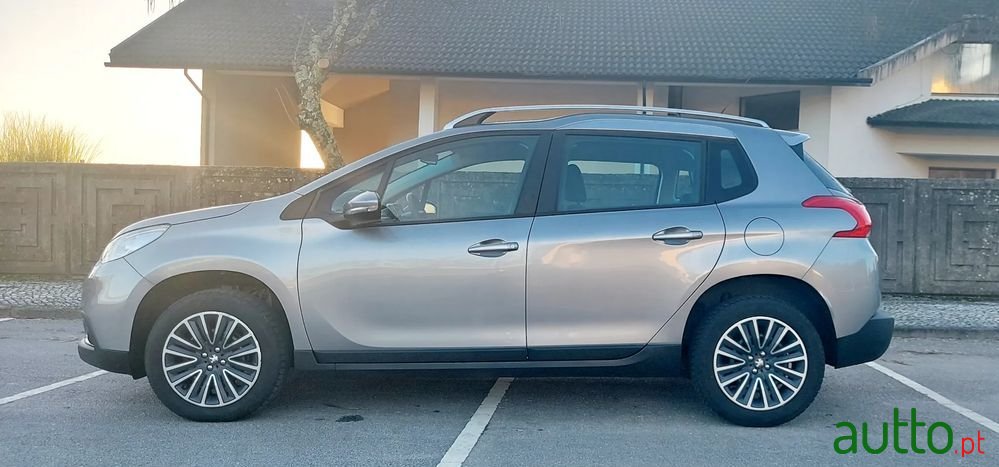 2014' Peugeot 2008 photo #2