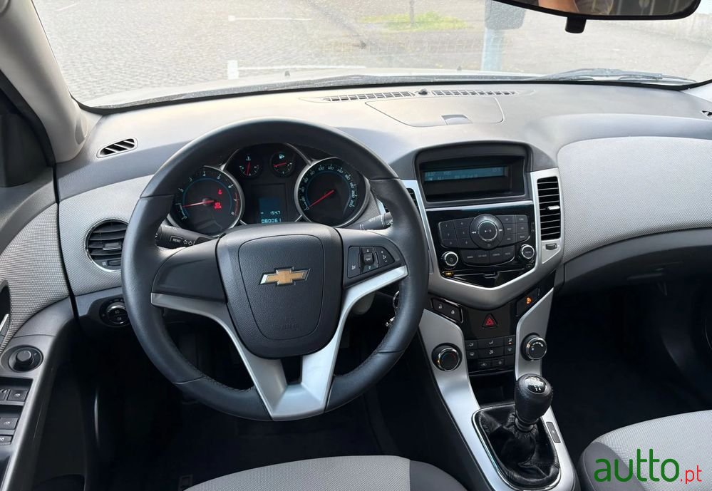 2010' Chevrolet Cruze 1.6 Ls photo #5