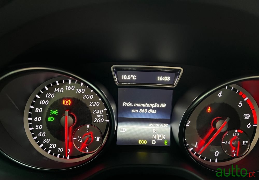 2014' Mercedes-Benz GLA 220 photo #2