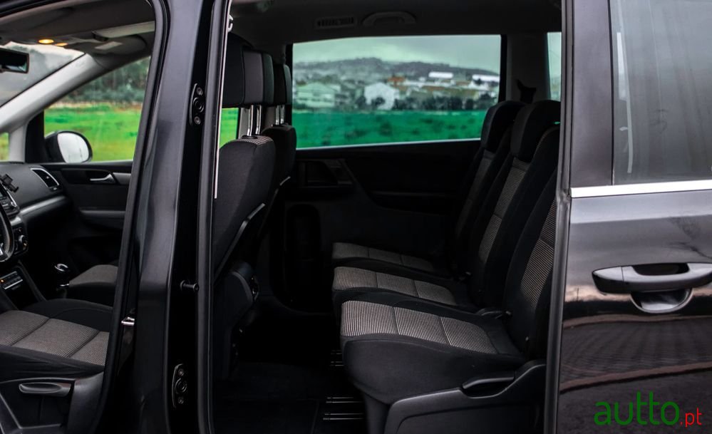 2015' Volkswagen Sharan photo #4