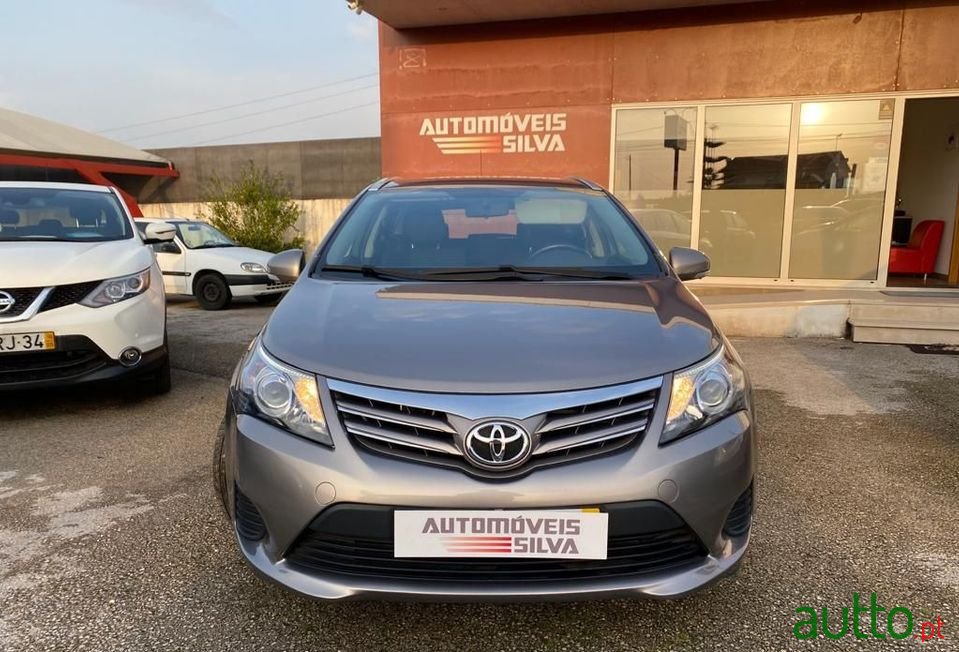 2014' Toyota Avensis Sw photo #4