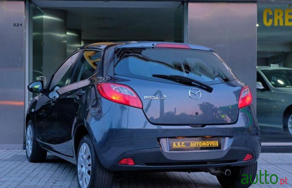 2009' Mazda 2 1.3 Mzr Comfort photo #2