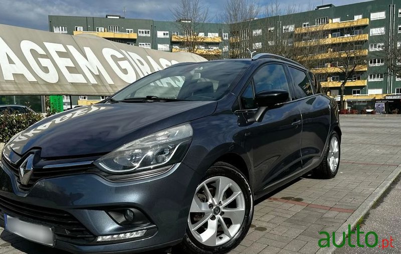 2017' Renault Clio Sport Tourer photo #2