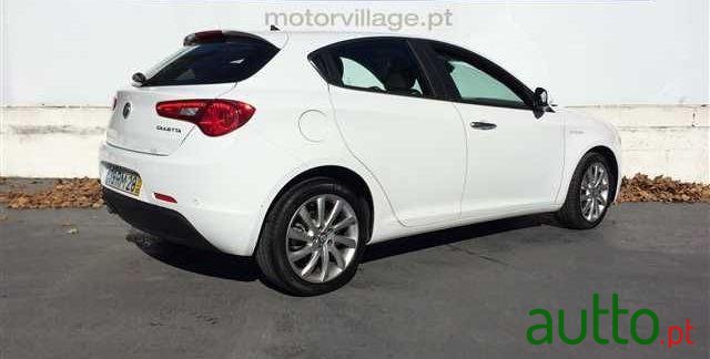 2016' Alfa Romeo Giulietta photo #2