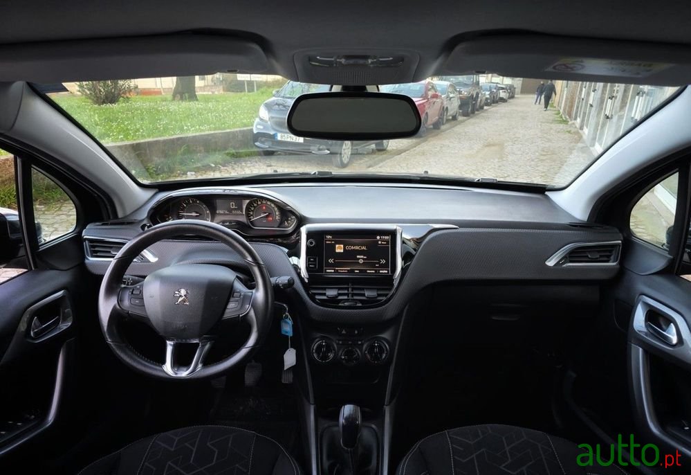 2017' Peugeot 2008 1.2 Puretech Style photo #5