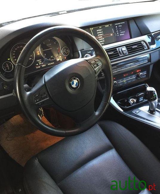 2011' BMW 520 Touring photo #2