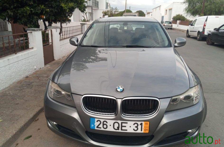 2011' BMW 318 Touring photo #1