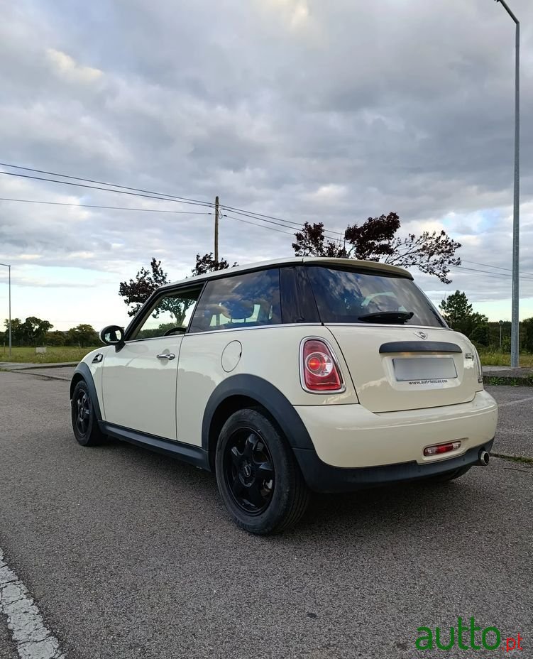2011' MINI Coupé Cooper Sd photo #3