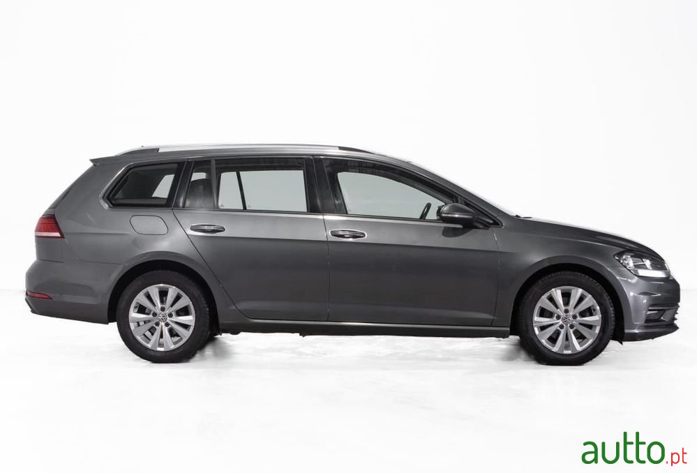 2017' Volkswagen Golf Variant photo #2