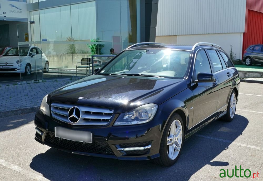 2011' Mercedes-Benz Classe C photo #2