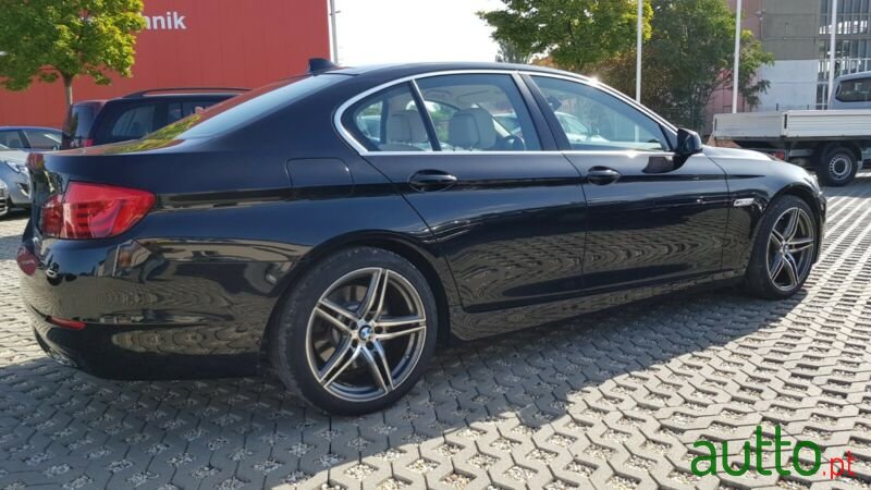 2013' BMW 530 photo #2