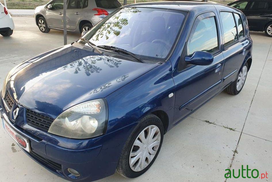 2002' Renault Clio 1.5 Dci photo #1