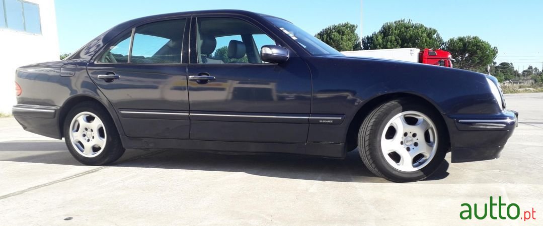 2000' Mercedes-Benz E-220 photo #5