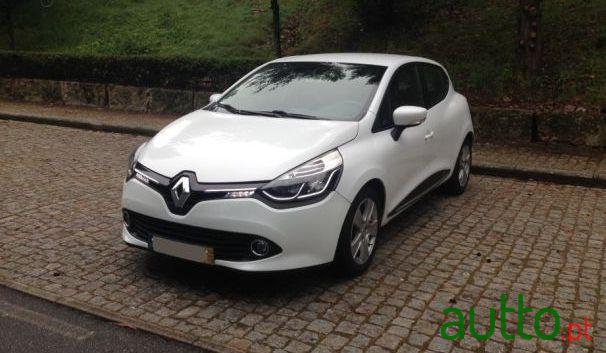 2015' Renault Clio photo #2