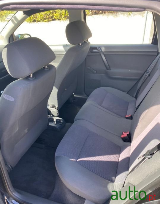 2003' Volkswagen Polo photo #5