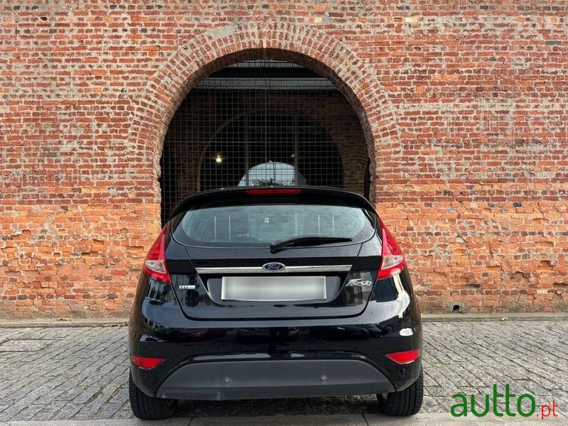 2010' Ford Fiesta photo #5