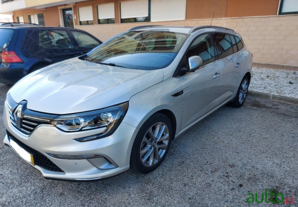 2017' Renault Megane Sport Tourer photo #2