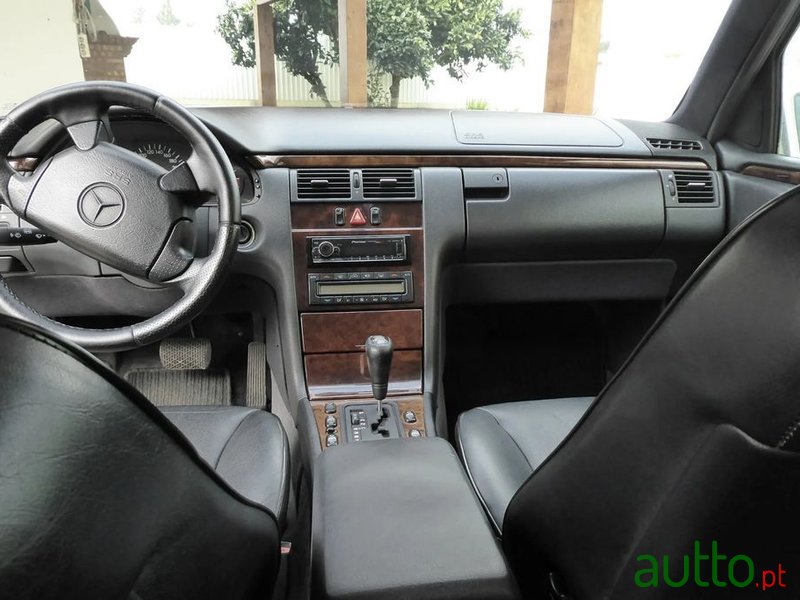 1998' Mercedes-Benz Classe E photo #5