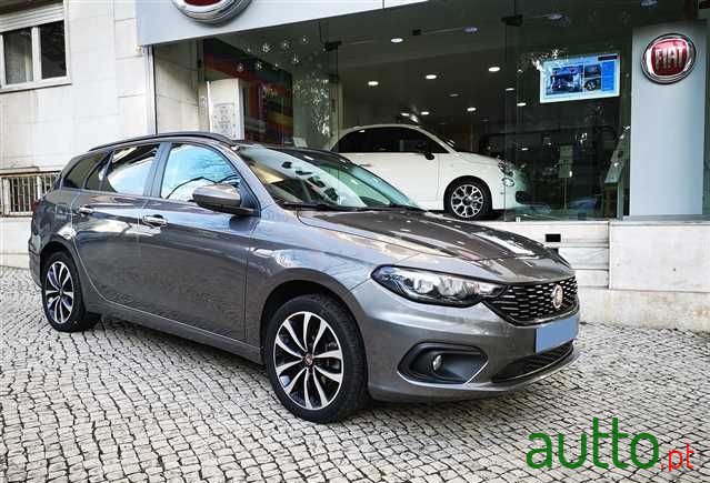 2020' Fiat Tipo Station Wagon photo #2