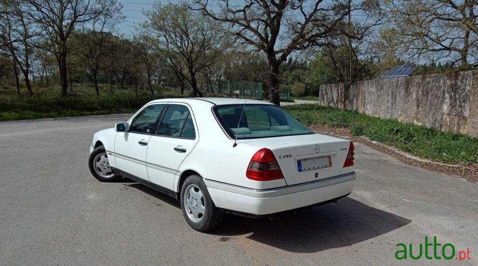 1995' Mercedes-Benz C-250 D Elegance photo #2