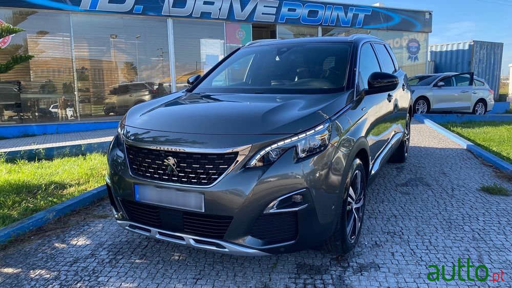 2019' Peugeot 5008 photo #2
