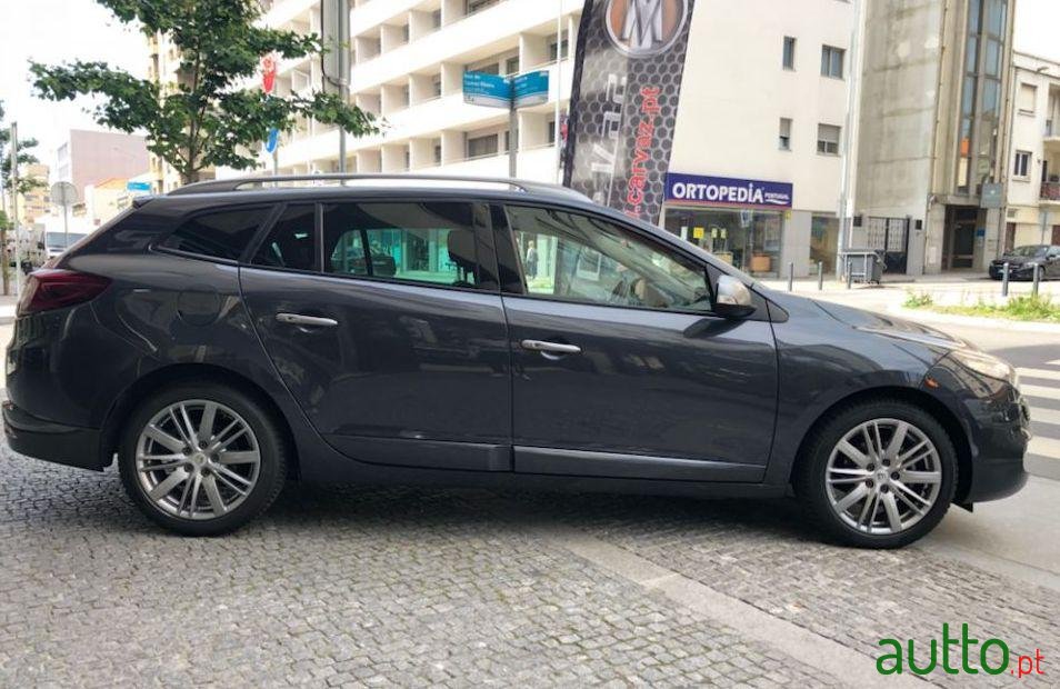 2013' Renault Megane Sport Tourer photo #1