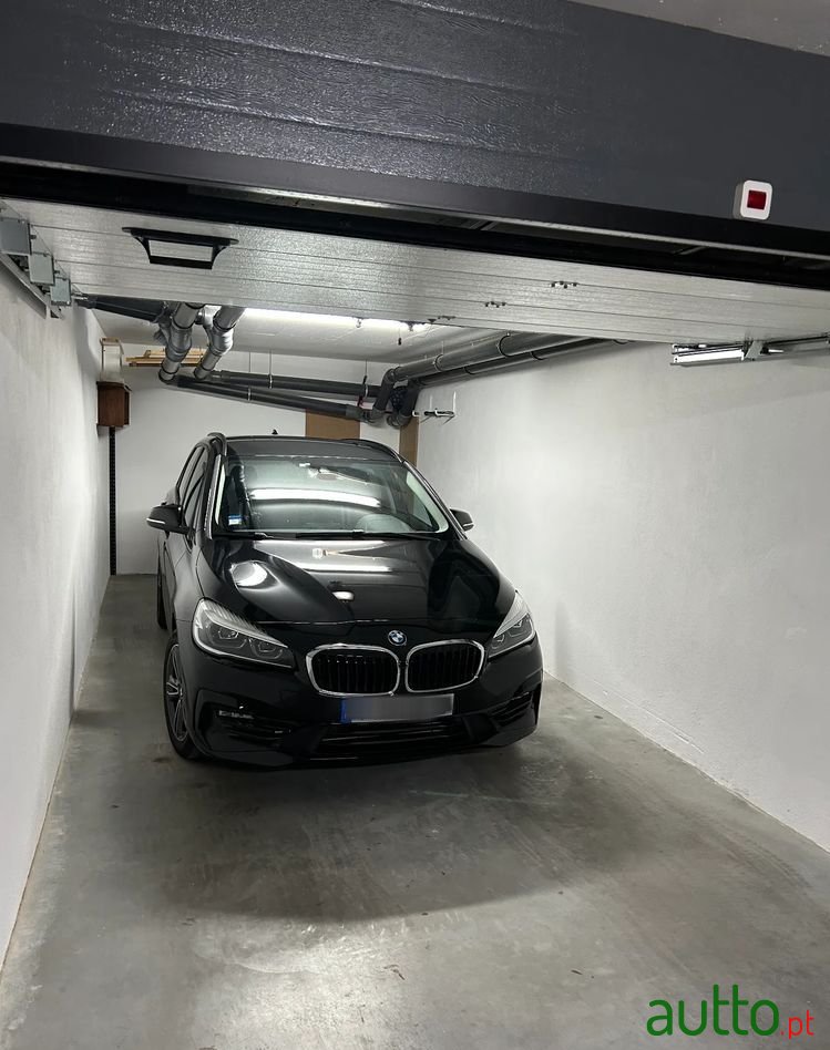 2021' BMW 216 Active Tourer photo #3