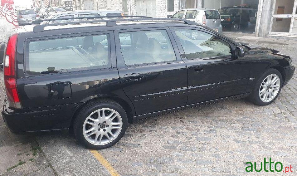 2001' Volvo V70 2.4 D5 photo #4