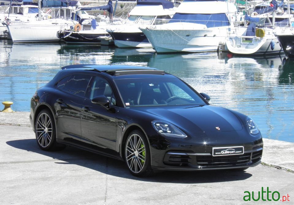 2017' Porsche Panamera photo #1