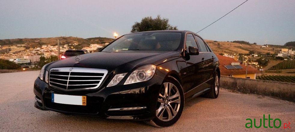 2011' Mercedes-Benz E-250 photo #3