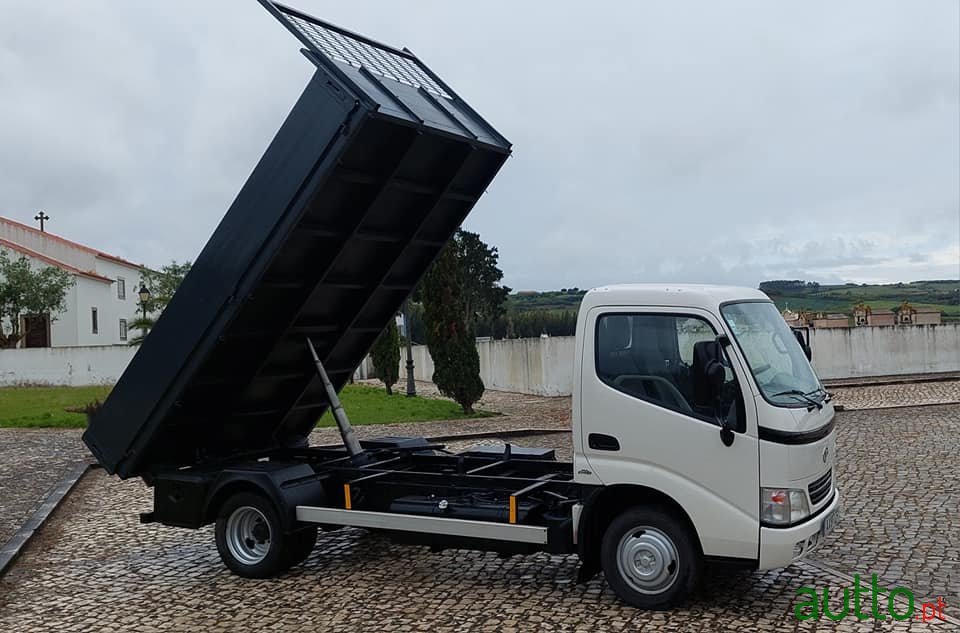 2006' Toyota Dyna photo #3